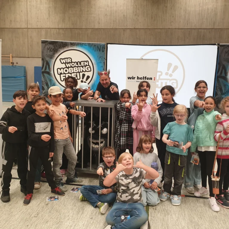 gruppenfoto mobbing frei schule kunterbunt